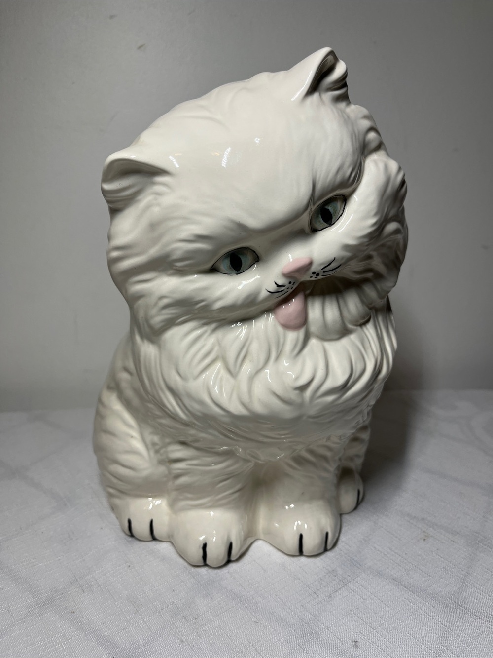 Rare Retro Kitsch Ceramic White Persian Cat Statue Derpy Face Fluffy Licking